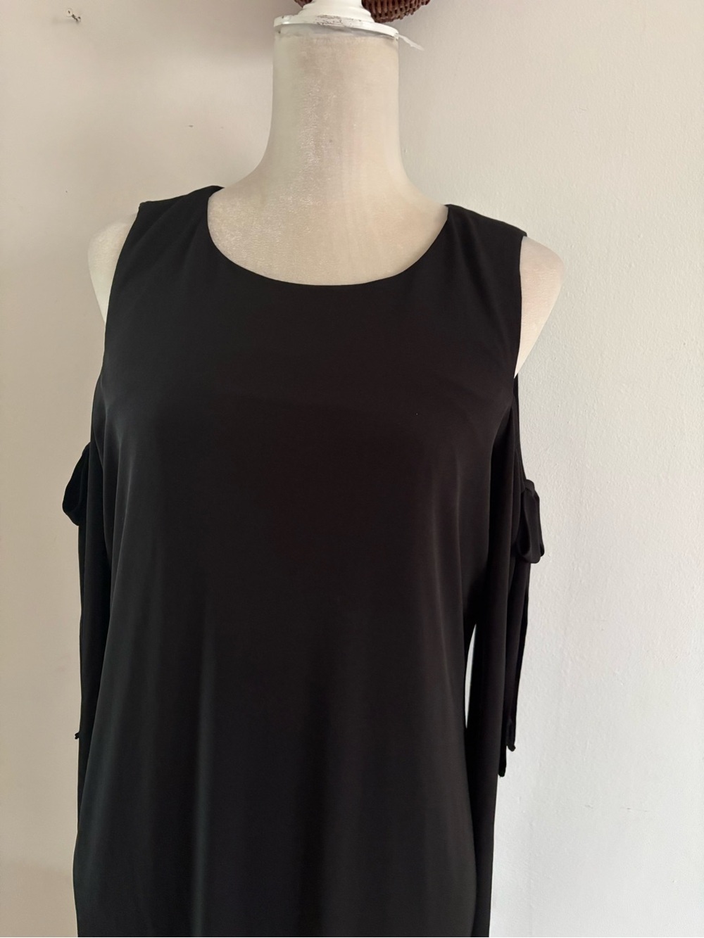 NWT CALVIN KLEIN Women’s Black Cold-Shoulder And long sleeved dress 14sz